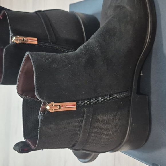 Elegant Black Ankle Boots with Gold Accent - Picture 3 of 6